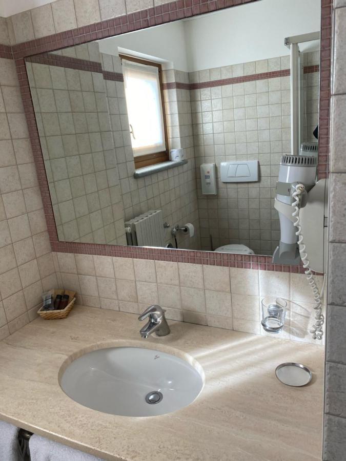 לינה וארוחת בוקר Rodello La Sismonda מראה חיצוני תמונה